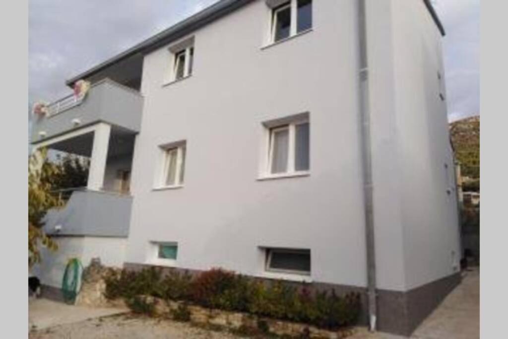 Family House Nino Kaštel Stari